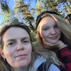 Meet your Posher, Lorie